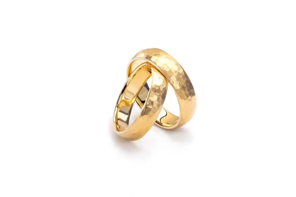 Gelbgold-auf-Weiß