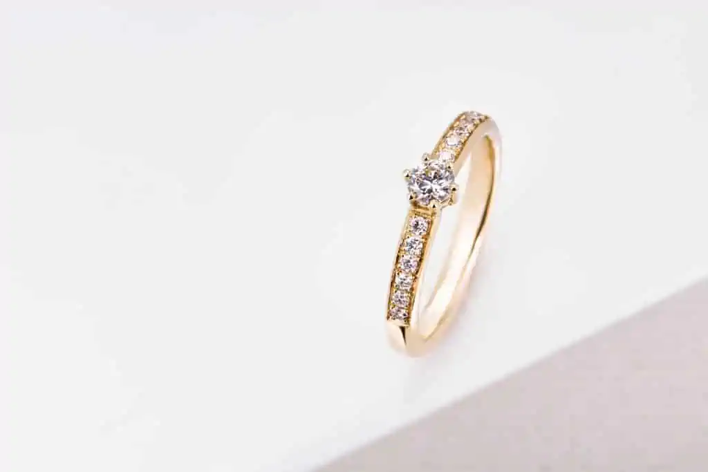 Verlobungsring_Gelbgold_weiße_Diamanten